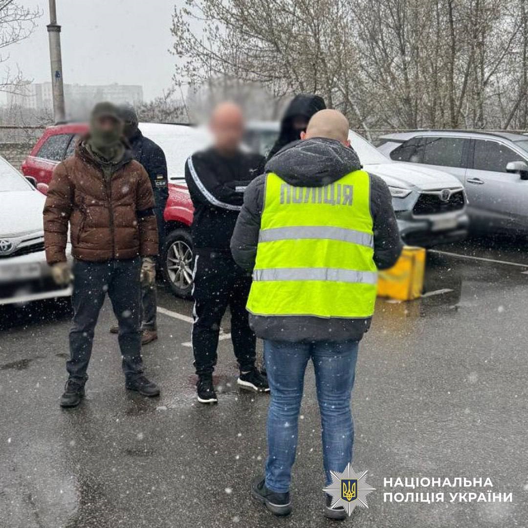 Посадовцю Конституційного суду загрожує п’ять років за схему для ухилянтів