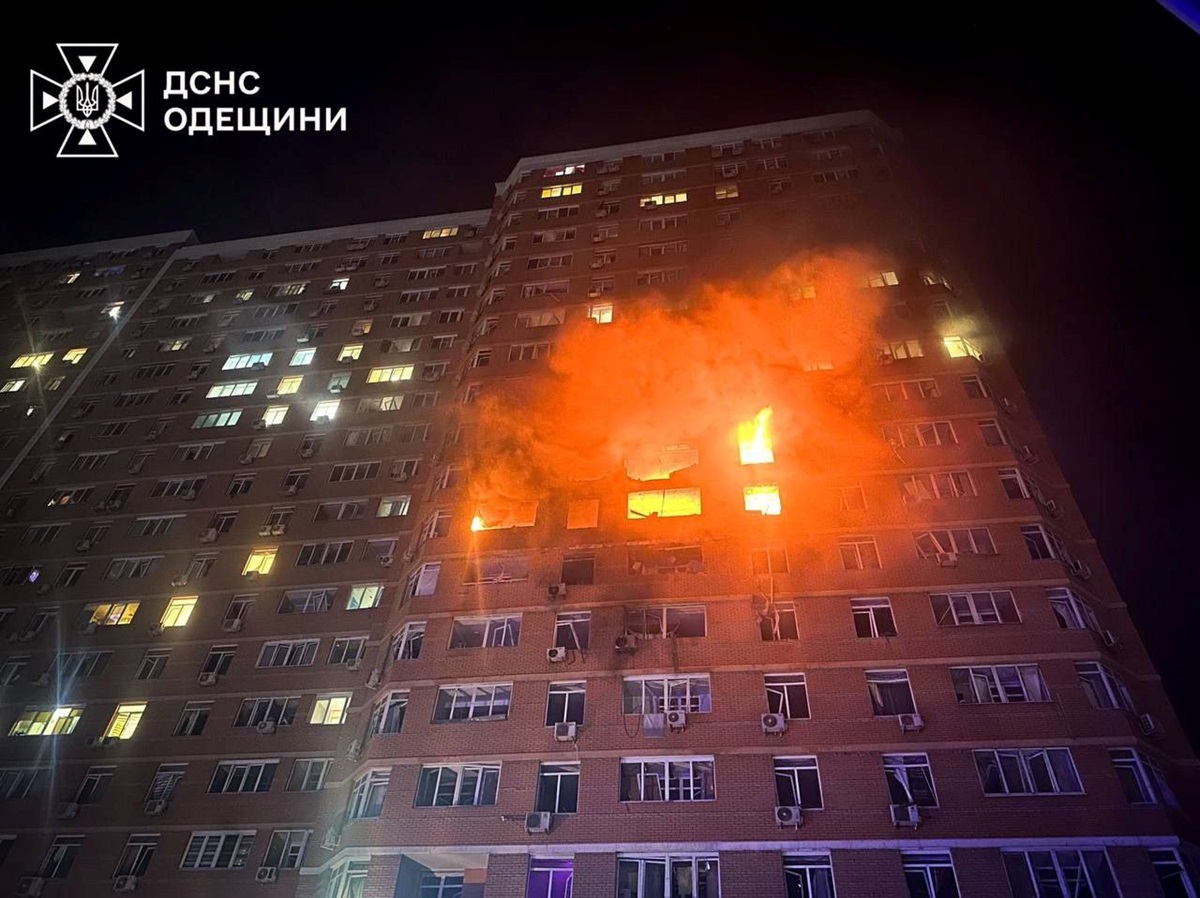 Палали три поверхи: з’явилися кадри удару по Одесі