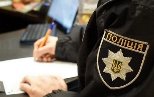 Новини України - В Ірпені жінка вчинила наругу над портретами загиблих бійців