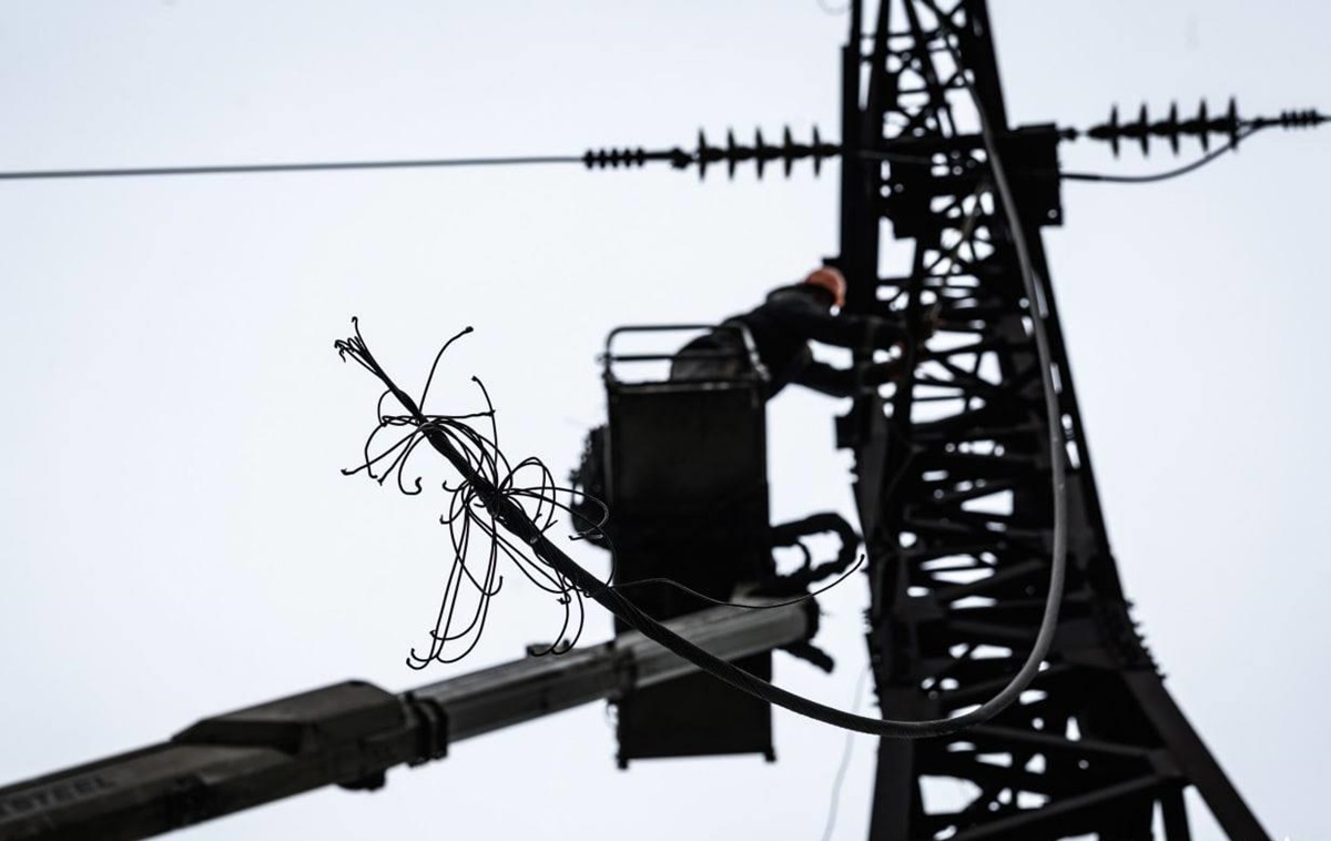 Новини України - В Україні відключення через обстріли і негоду