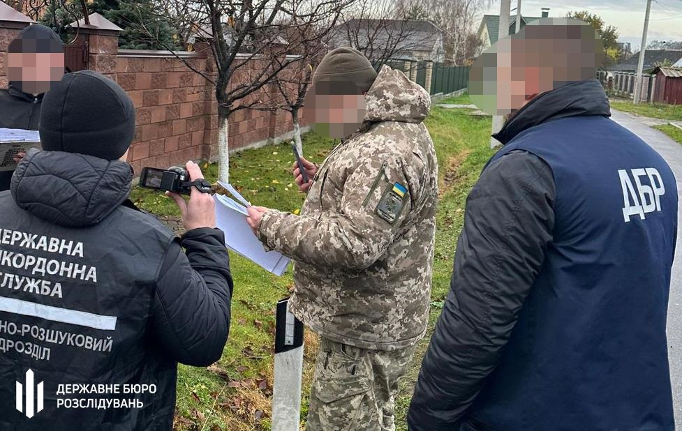 Новини України - Затримало пʼятьох прикордонників, які випустили за кордон сотню ухилянтів