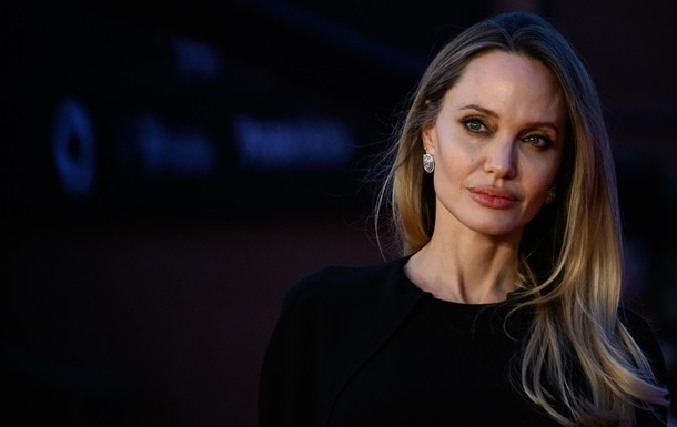 Новини культури - Анджеліна Джолі стала обличчям першого французького Time