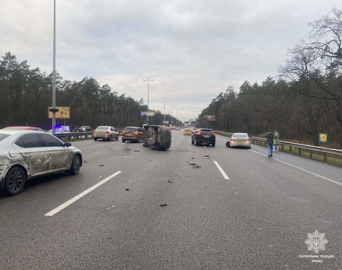 Новини України - Під Києвом сталась масштабна ДТП за участі кількох авто
