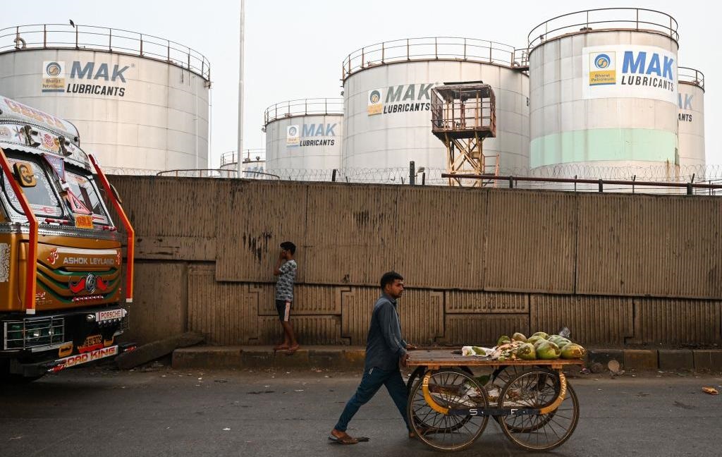 Поставки нафти з РФ в Індію впали до найнижчого рівня за три роки – ЗМІ
