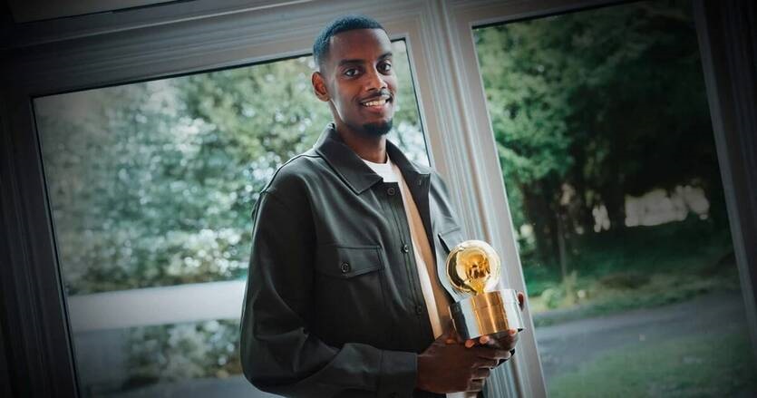 Новини спорту - Шведи нагородили Александра Ісака Золотим м'ячем