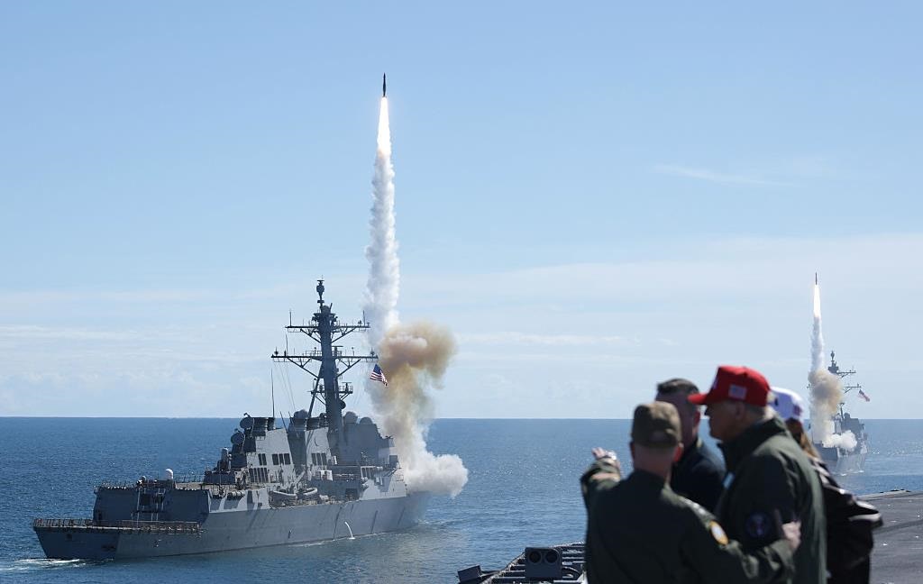 США скерували на Близький Схід третій авіаносець