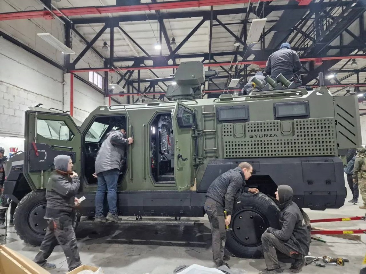 В Києві суд арештував майно постачальника бронетехніки для ЗСУ
